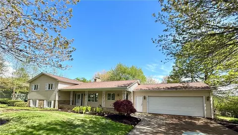 10192 Stonehedge Dr, Concord, OH 44077
