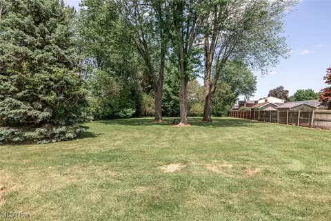 Exterior - 126 Burns Rd, Elyria, OH 44035 photo 8 of 9