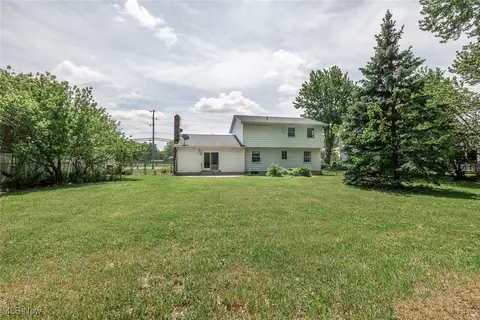 Exterior - 126 Burns Rd, Elyria, OH 44035 photo 5 of 9