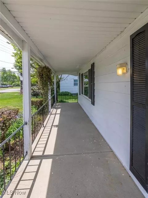Exterior - 126 Burns Rd, Elyria, OH 44035 photo 2 of 9