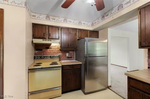 Kitchen - 126 Burns Rd, Elyria, OH 44035 photo 3 of 4