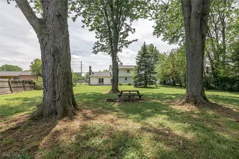 Exterior - 126 Burns Rd, Elyria, OH 44035 photo 6 of 9