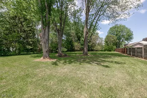 Exterior - 126 Burns Rd, Elyria, OH 44035 photo 9 of 9