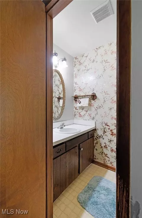 Bath - 126 Burns Rd, Elyria, OH 44035 photo 1 of 3