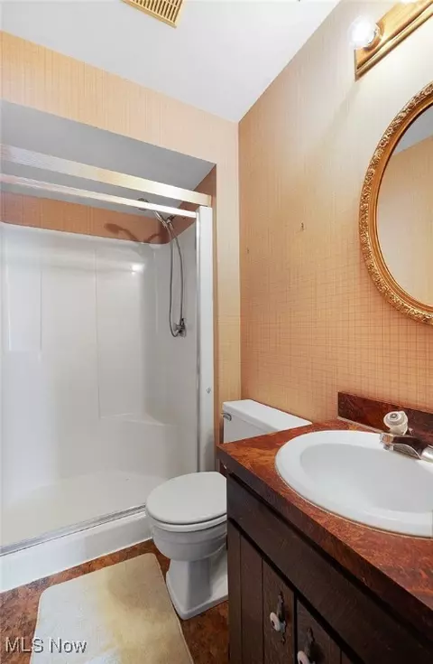 Bath - 126 Burns Rd, Elyria, OH 44035 photo 3 of 3