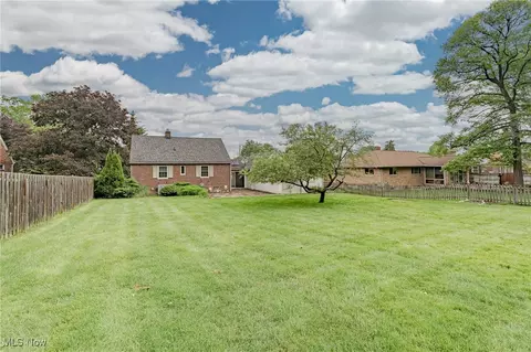 Exterior - 196 E Ridgewood Dr, Seven Hills, OH 44131 photo 4 of 7