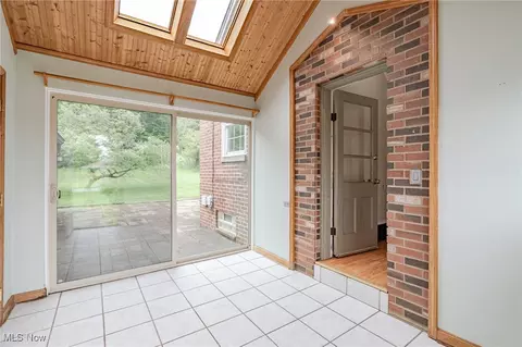 Entry Way - 196 E Ridgewood Dr, Seven Hills, OH 44131 photo 1 of 3