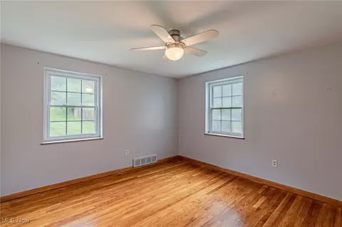 Bedroom - 196 E Ridgewood Dr, Seven Hills, OH 44131 photo 3 of 4