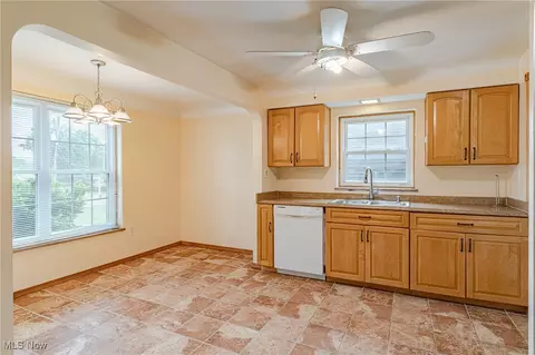 Kitchen - 196 E Ridgewood Dr, Seven Hills, OH 44131 photo 2 of 4