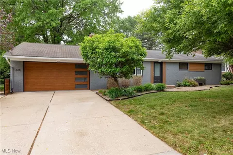 338 Applegrove St NE, North Canton, OH 44720