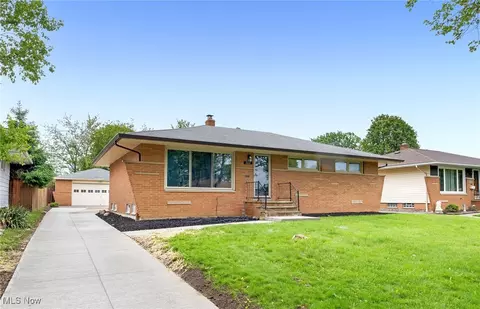 7271 Whitaker Dr, Parma, OH 44130