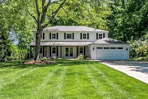 4101 Woodgate Cir, Westlake, OH 44145