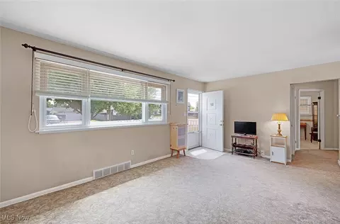 5872 Michael Dr, Brook Park, OH 44142 photo 2