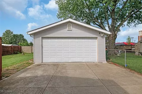 5872 Michael Dr, Brook Park, OH 44142 photo 25