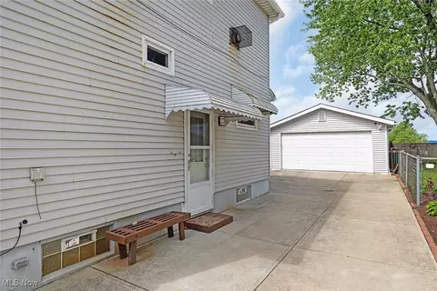 5872 Michael Dr, Brook Park, OH 44142 photo 24