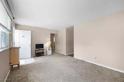 5872 Michael Dr, Brook Park, OH 44142 photo 9
