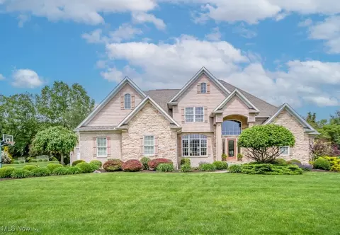 2341 Carrington St NW, North Canton, OH 44720
