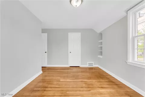 Bedroom - 563 E 260th St, Euclid, OH 44132 photo 5 of 6