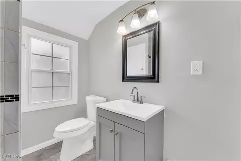 Bath - 563 E 260th St, Euclid, OH 44132 photo 3 of 3