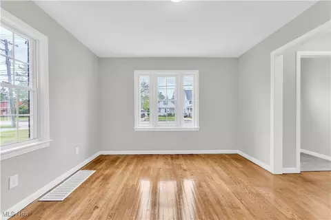 Living - 563 E 260th St, Euclid, OH 44132 photo 6 of 9