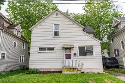 560 Nash St, Akron, OH 44306