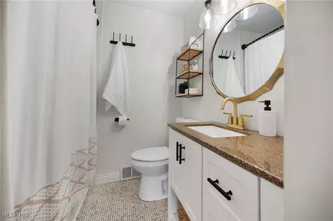 Bath - 342 E 310th St, Willowick, OH 44095 photo 1 of 2
