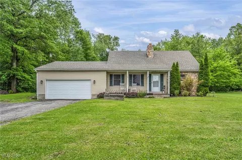 1661 Keefer Rd, Girard, OH 44420