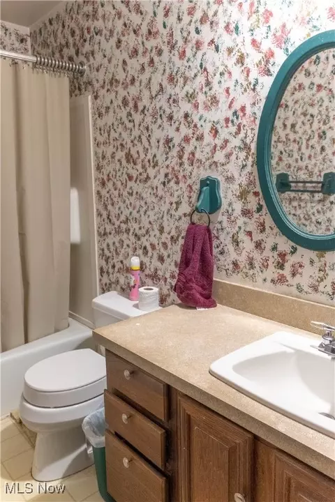 Bath - 175 Alexander Dr, Elyria, OH 44035 photo 1 of 2