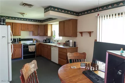 Kitchen - 175 Alexander Dr, Elyria, OH 44035 photo 1 of 3