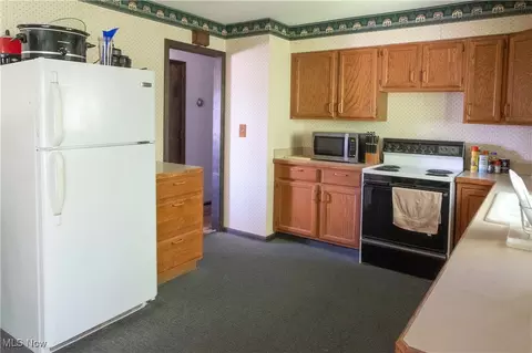 Kitchen - 175 Alexander Dr, Elyria, OH 44035 photo 2 of 3