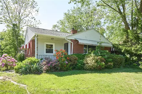 1056 Hilbish Ave, Akron, OH 44312