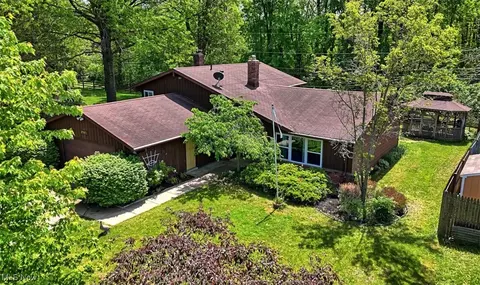 27977 Angela Dr, North Olmsted, OH 44070
