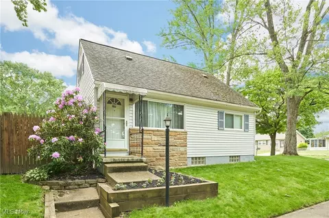 1658 Bronson Rd, Akron, OH 44305