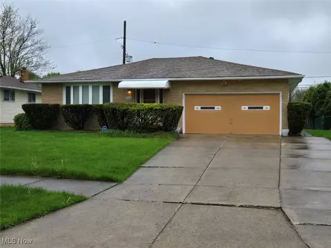 5606 Carlton Dr, Bedford Heights, OH 44146