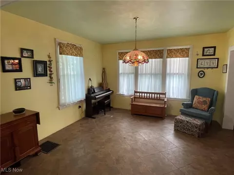 Living - 1605 E 46th St, Ashtabula, OH 44004 photo 2 of 3