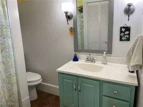Bath - 1605 E 46th St, Ashtabula, OH 44004 photo 2 of 2