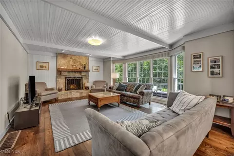 Living - 561 Willard Rd, Aurora, OH 44202 photo 2 of 4