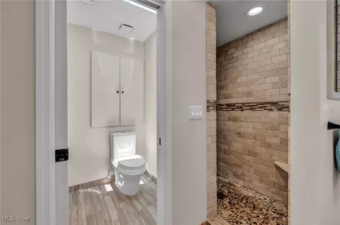 Bath - 561 Willard Rd, Aurora, OH 44202 photo 3 of 8