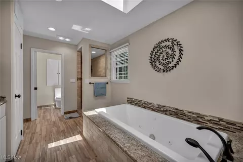 Bath - 561 Willard Rd, Aurora, OH 44202 photo 6 of 8