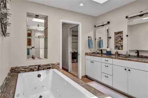 Bath - 561 Willard Rd, Aurora, OH 44202 photo 5 of 8
