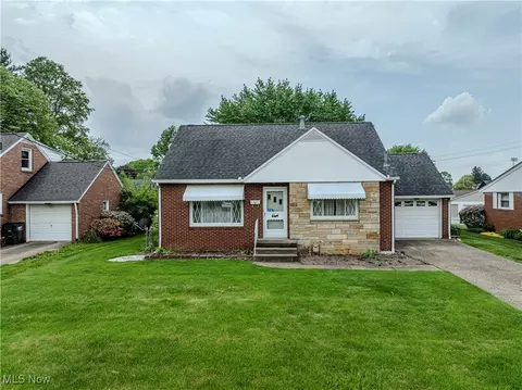 929 Romary Ln, Louisville, OH 44641