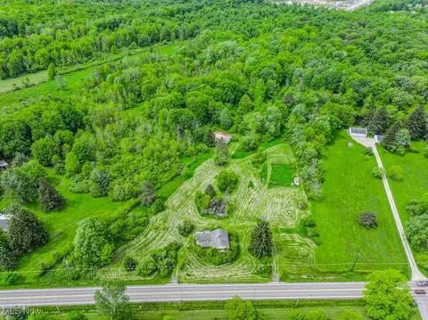 11364 Aquilla Rd, Chardon, OH 44024