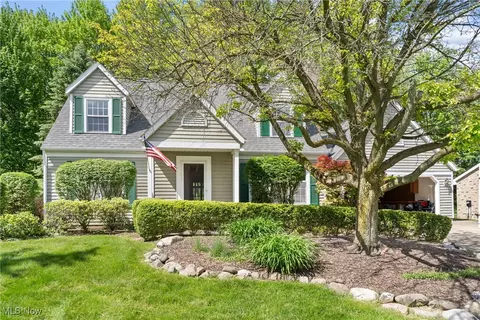 33321 N Burr Oak Dr, Solon, OH 44139