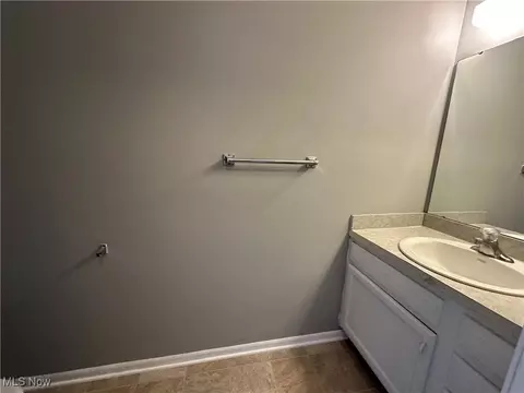 Bath - 1001 Scott Ave, Ashtabula, OH 44004 photo 1 of 2