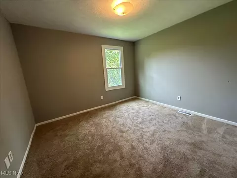Bedroom - 1001 Scott Ave, Ashtabula, OH 44004 photo 4 of 4