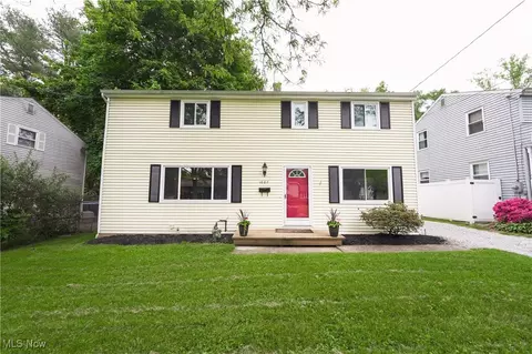 1087 Madrid Dr, Akron, OH 44313