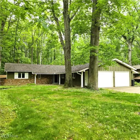 19654 Tanbark Ln, Strongsville, OH 44149