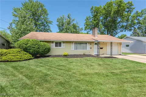 142 Meadow Dr, Berea, OH 44017