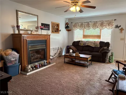 Living - 596 Tioga Trl, Willoughby, OH 44094 photo 2 of 3