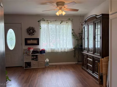 Entry Way - 596 Tioga Trl, Willoughby, OH 44094 photo 1 of 2